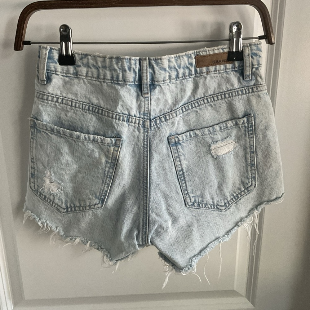 Garage - Light Wash Raw Hem Distressed Denim Shorts - Blue - Junior’s Size 0 - Picture 4 of 11